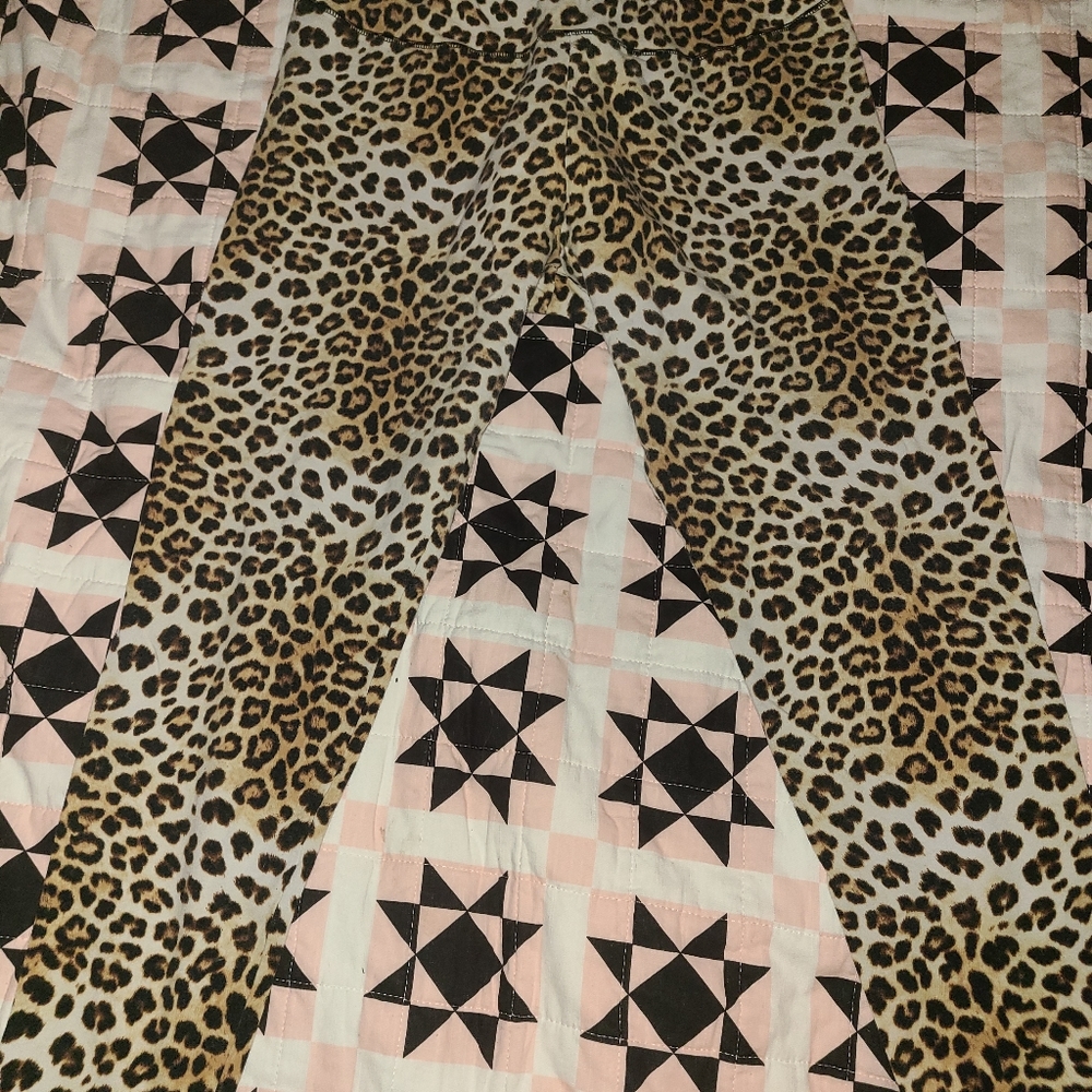 Juniors City Streets leopard leggings. Sz XXL